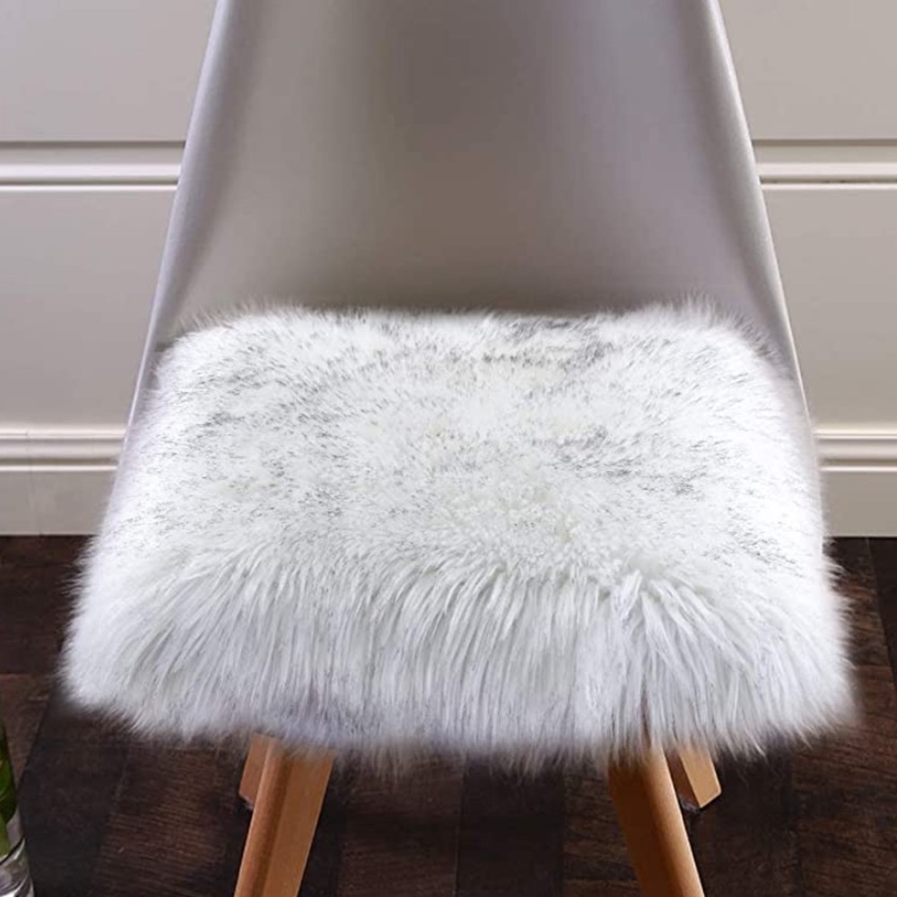 NWOT Faux sheepskin seat cover